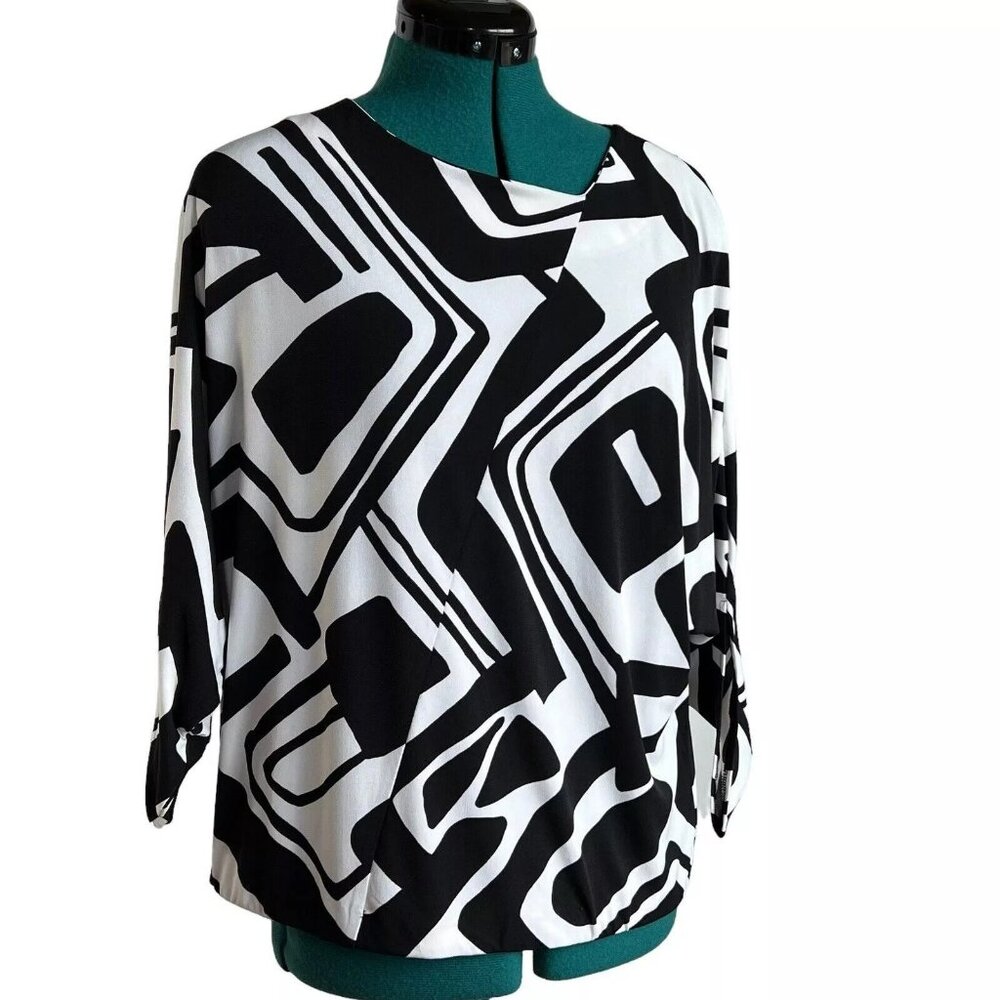 Chico's 1(8-10) Graphic top with Dolman Sleeves, Black and White, Easy Packing